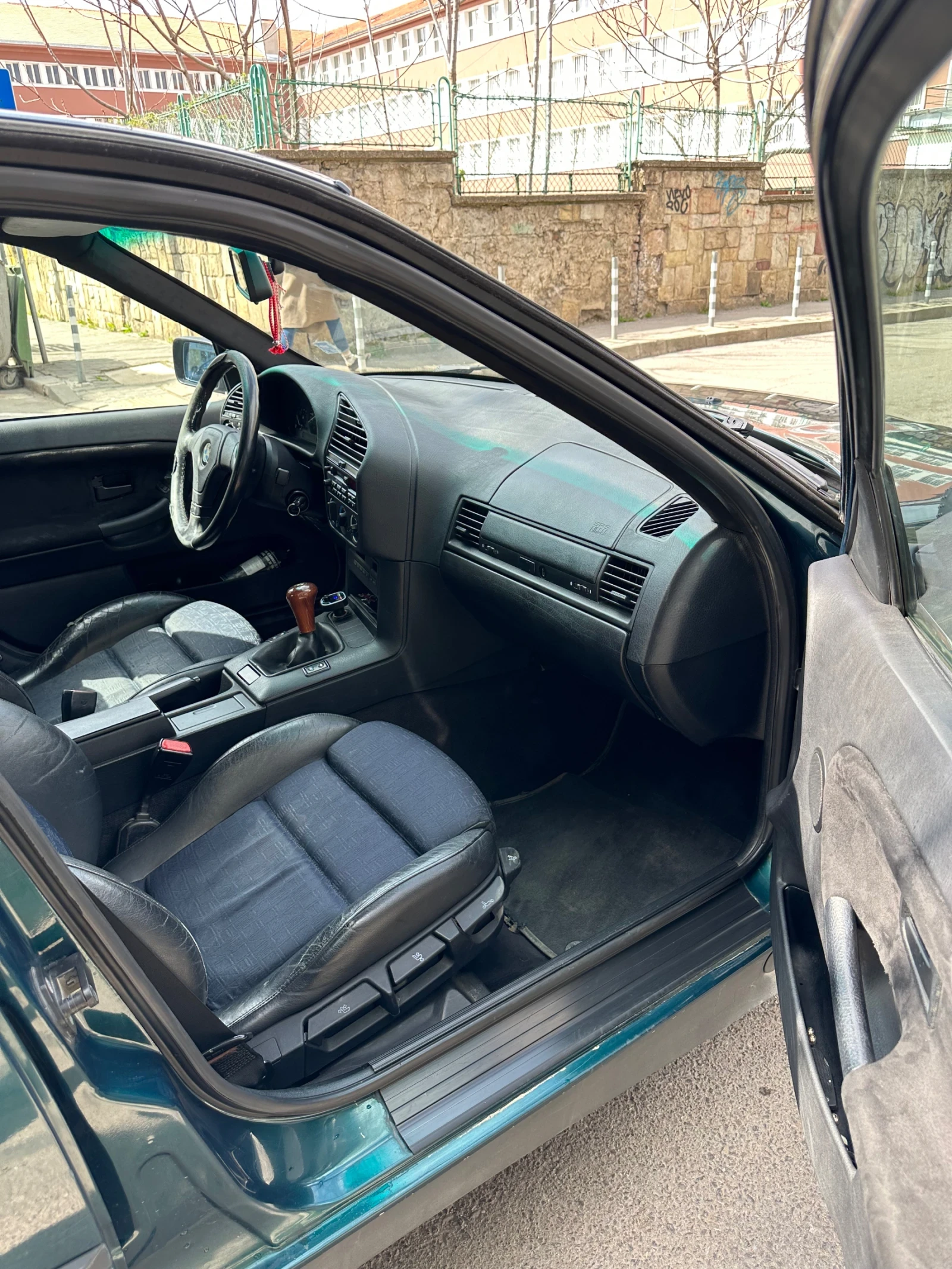 BMW 320, снимка 11 - Автомобили и джипове - 54161256