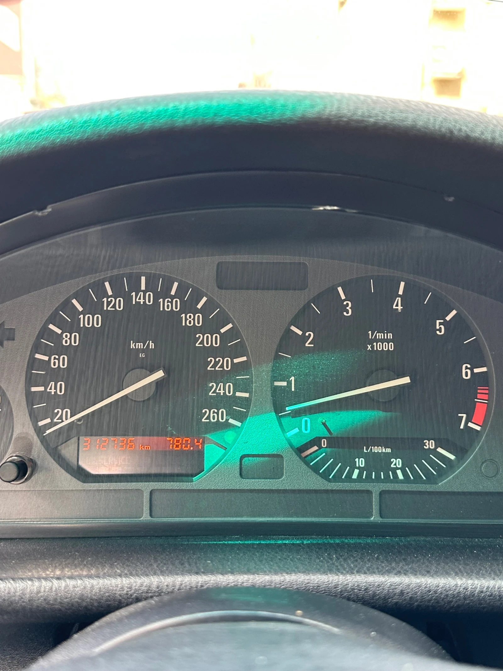 BMW 320, снимка 15 - Автомобили и джипове - 54161256