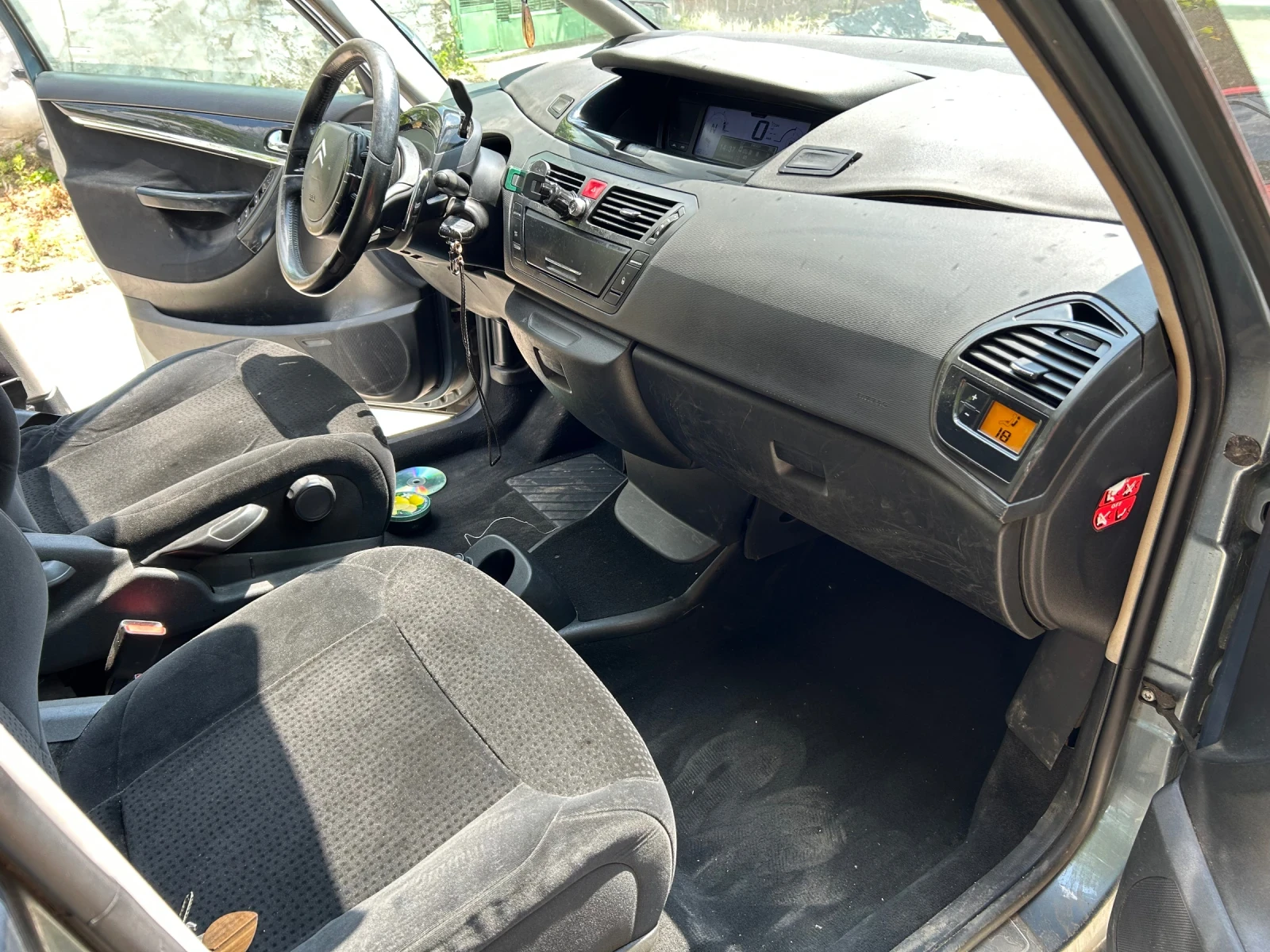 Citroen Grand C4 Picasso ексклузив, снимка 3 - Автомобили и джипове - 54598702