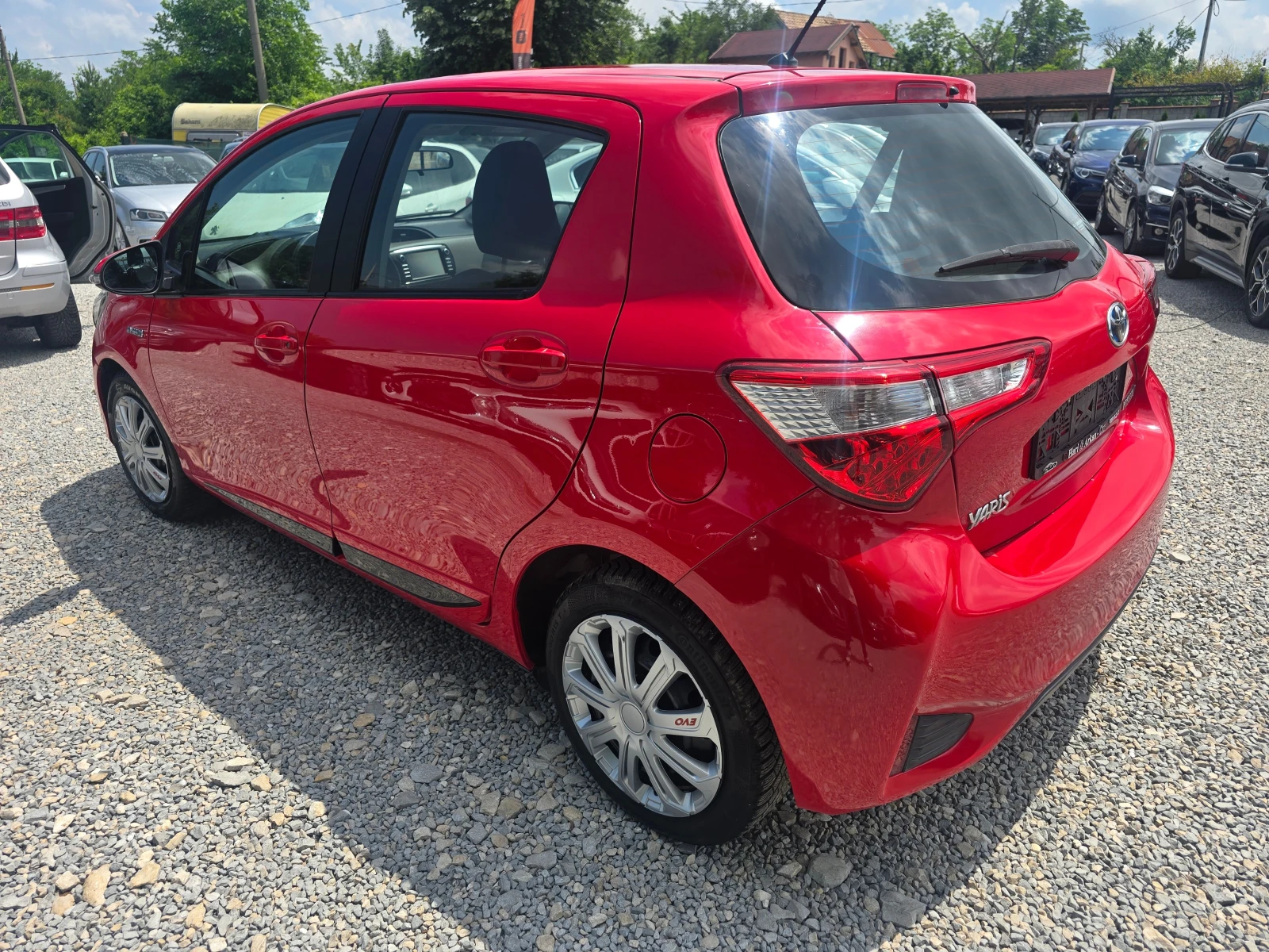 Toyota Yaris 1.5HYBRID-FACE-AВТОМАТИК-НАВИГАЦИЯ, снимка 4 - Автомобили и джипове - 54791292