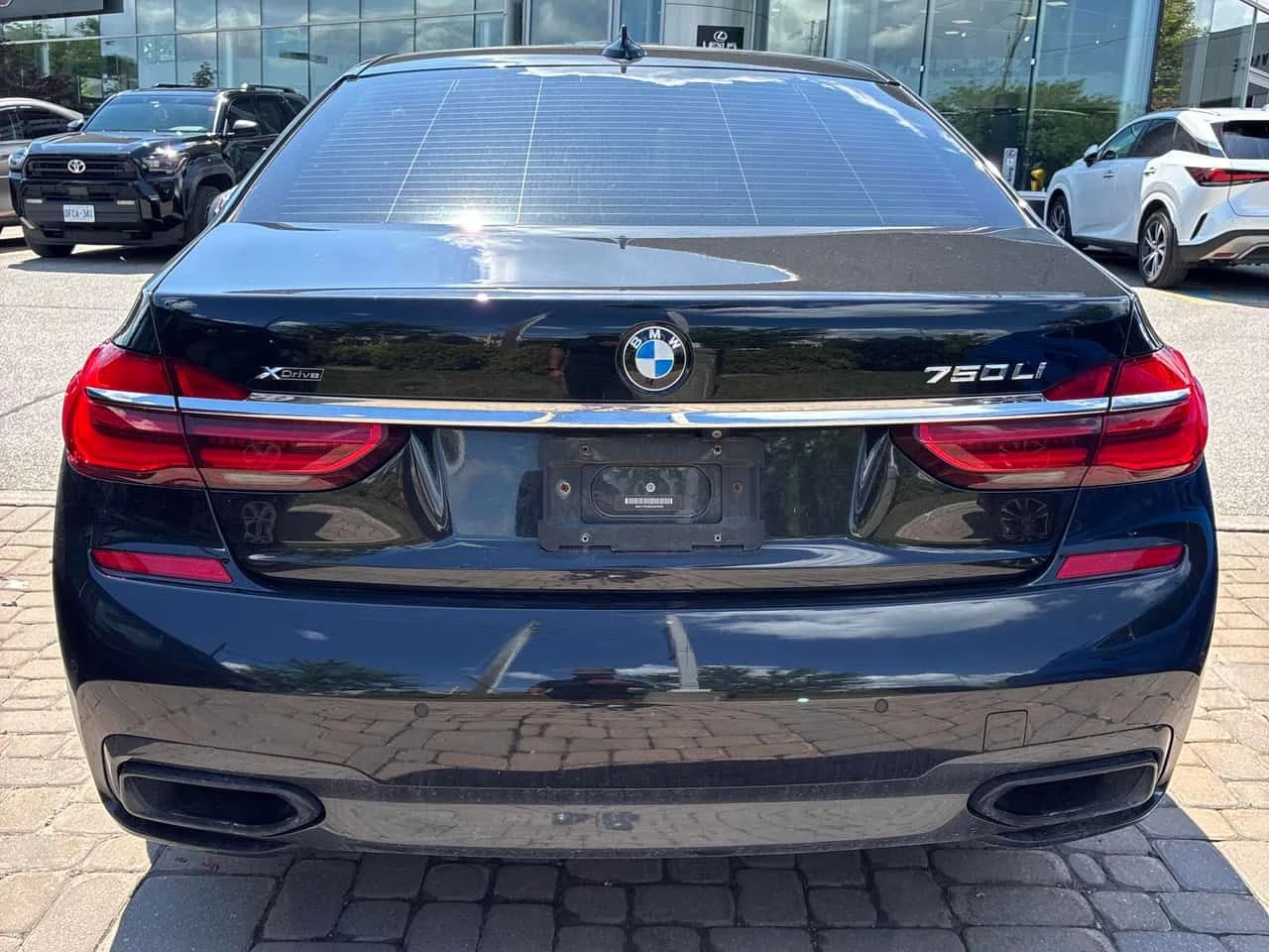 BMW 750 AWD 4.4L xDrive / DISTRONIC / 360 / 2 ЧИФТА ДЖАНТИ, снимка 5 - Автомобили и джипове - 55404763