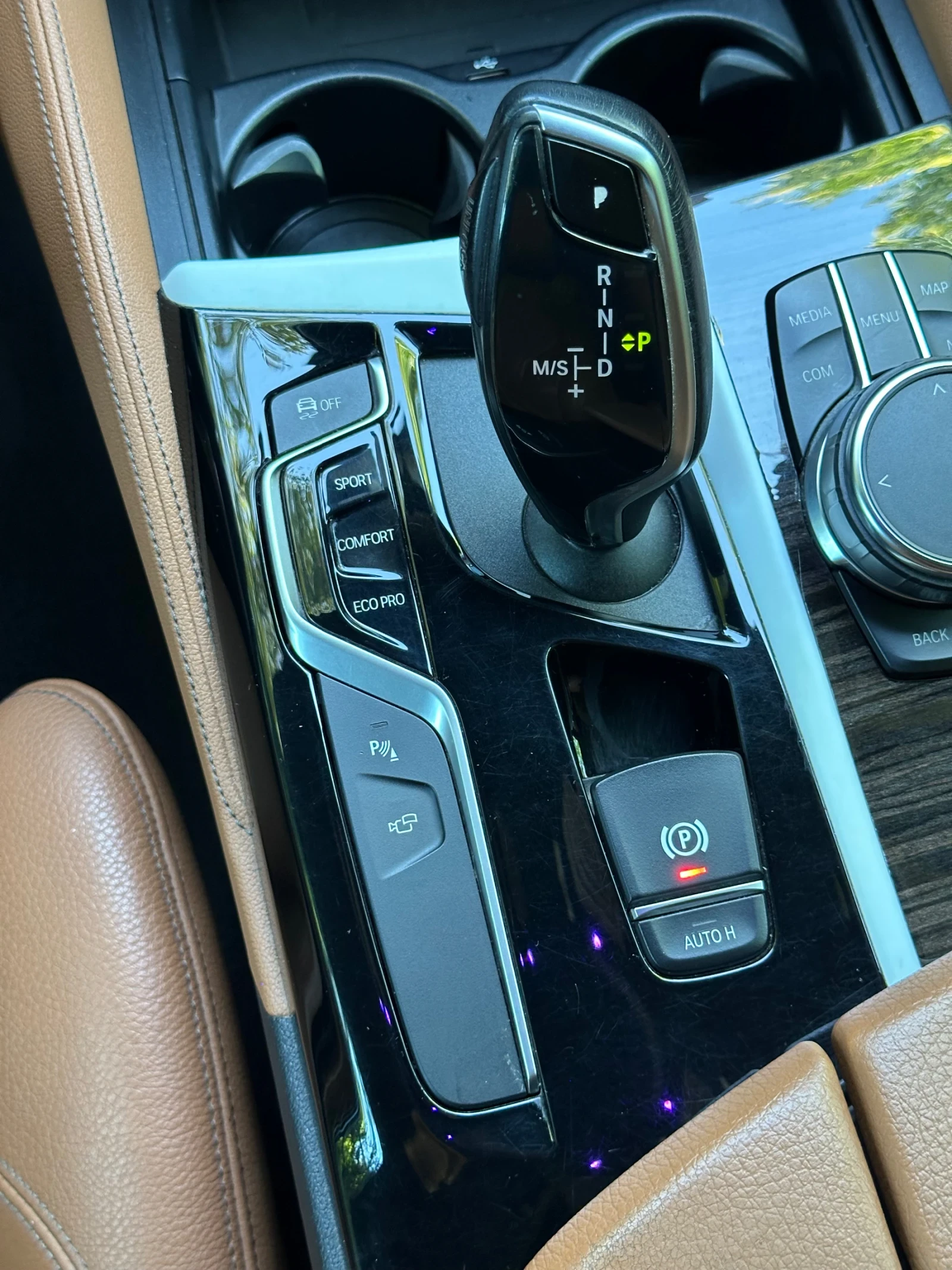 BMW 530 xDrive M Sport Touring, снимка 11 - Автомобили и джипове - 55546444