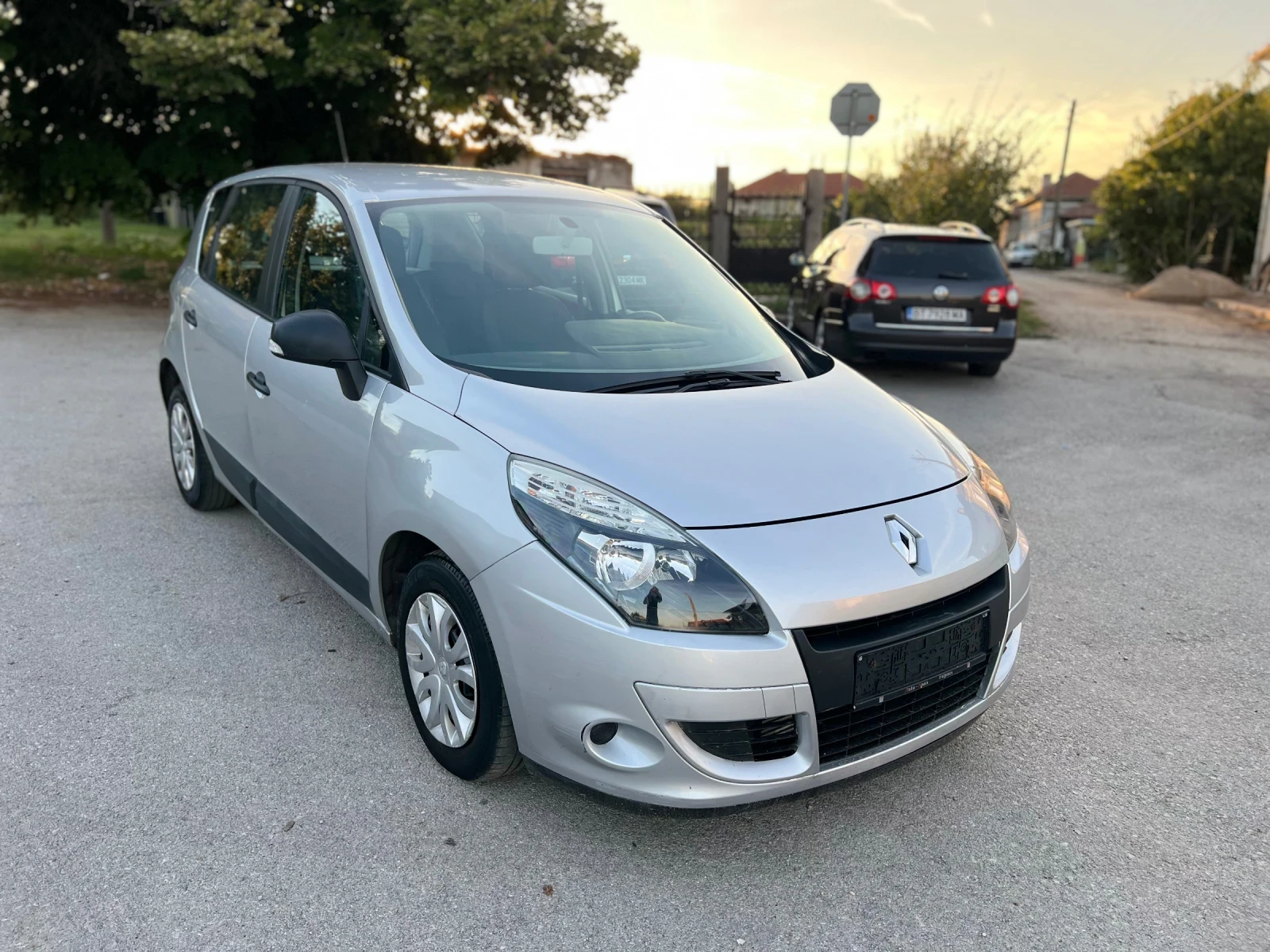 Renault Scenic 1.5 DCI * 2010 6ск, снимка 6 - Автомобили и джипове - 55955100