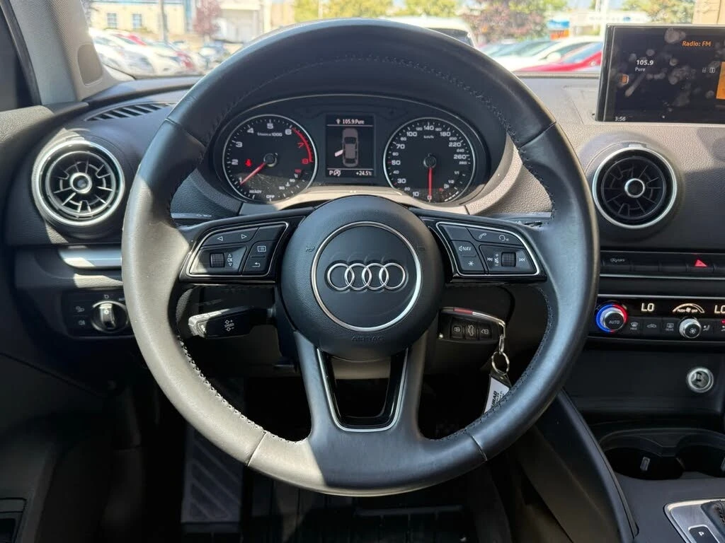 Audi A3 2.0T Komfort* ПОДГРЕВ* КАМЕРА* ПАНО* , снимка 8 - Автомобили и джипове - 56272954