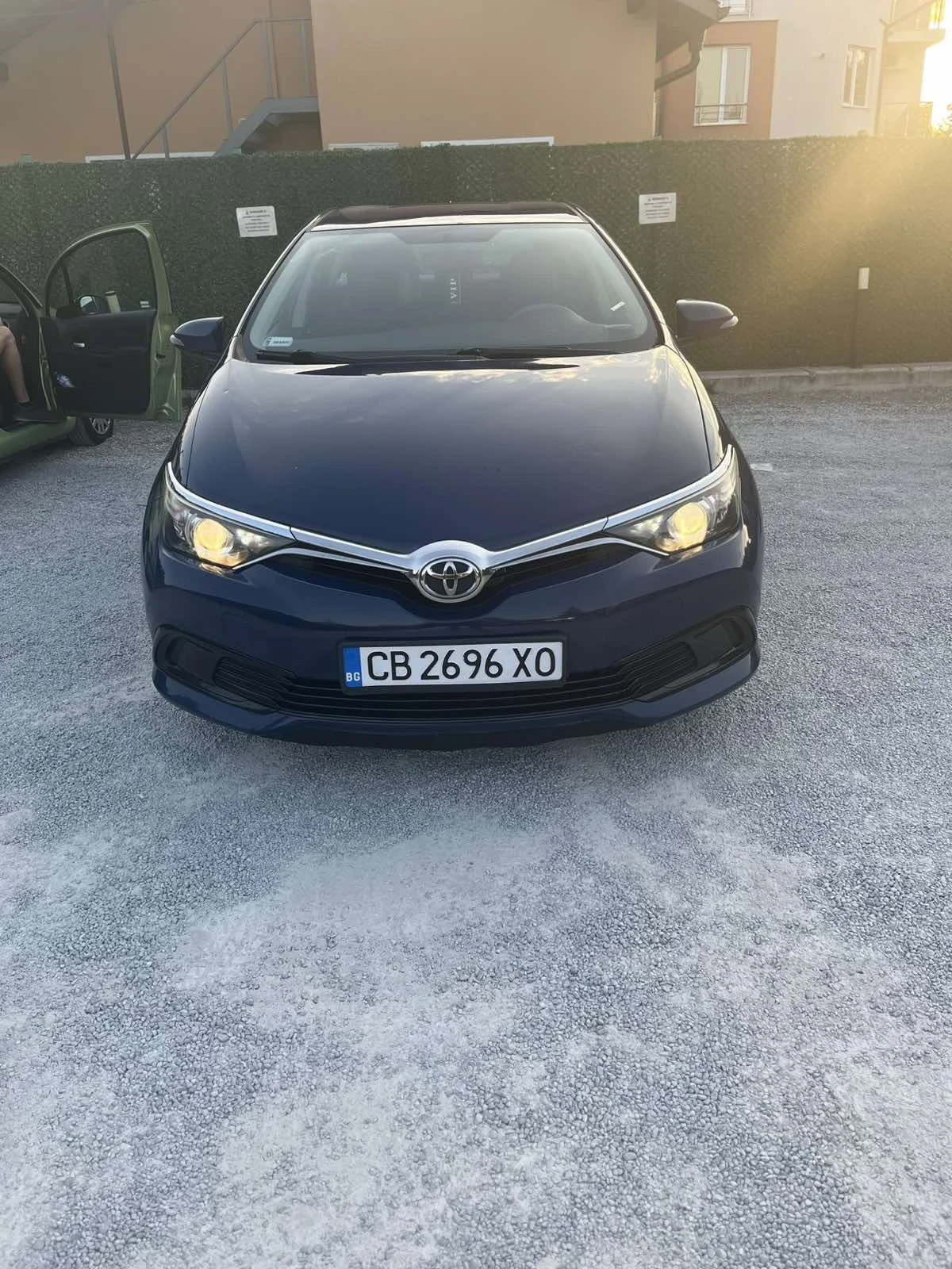 Toyota Auris, снимка 9 - Автомобили и джипове - 56741328