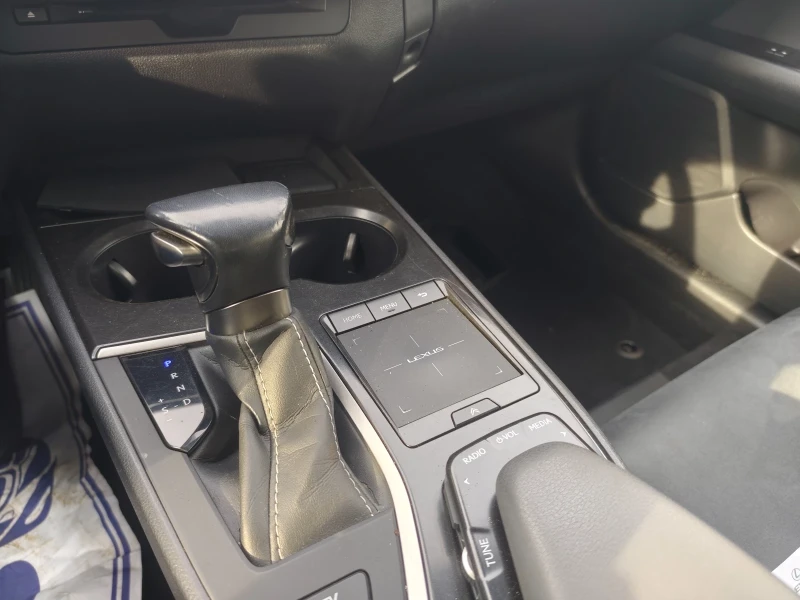 Toyota C-HR Лексус 2.0 184к.с Хибрид във Гаранция , снимка 12 - Автомобили и джипове - 53417897