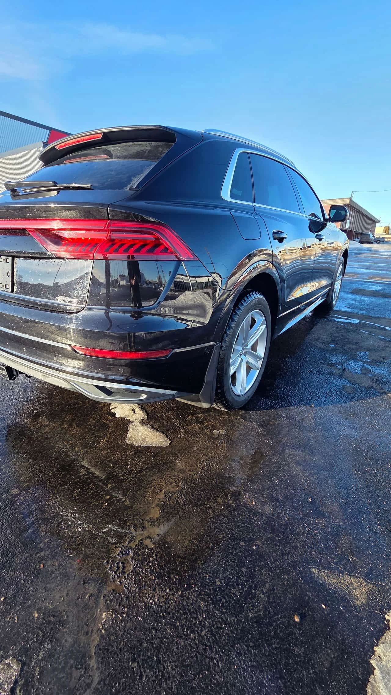 Audi Q8 * АВТО КРЕДИТ* ЦЕНА ДО БГ * СЕРВИЗНА ИСТОРИЯ *  - изображение 3