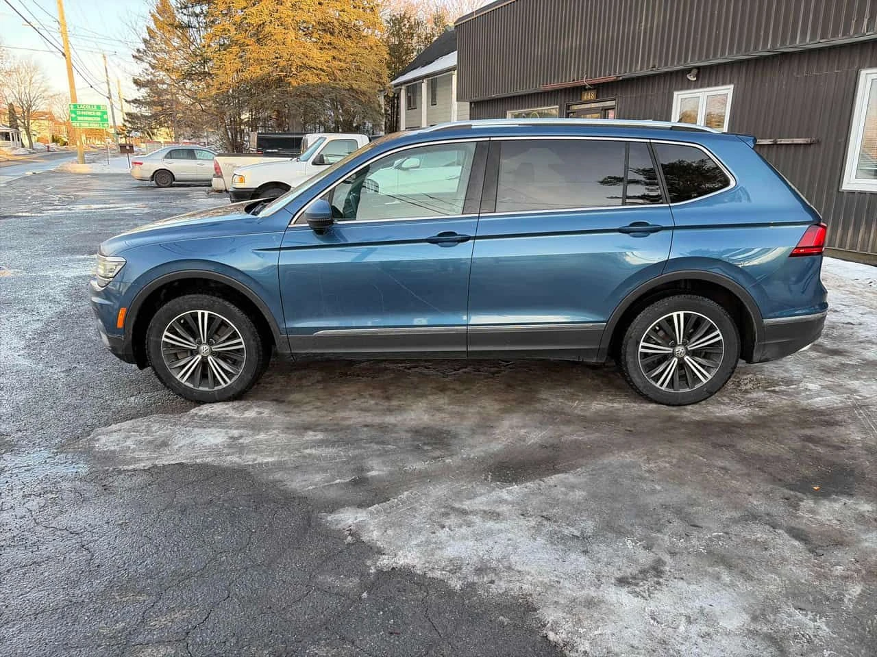 VW Tiguan Highline /CARFAX/ НАВИ/ПОДГРЕВ/КОЖА/4Х4/ПАНОРАМА - изображение 3