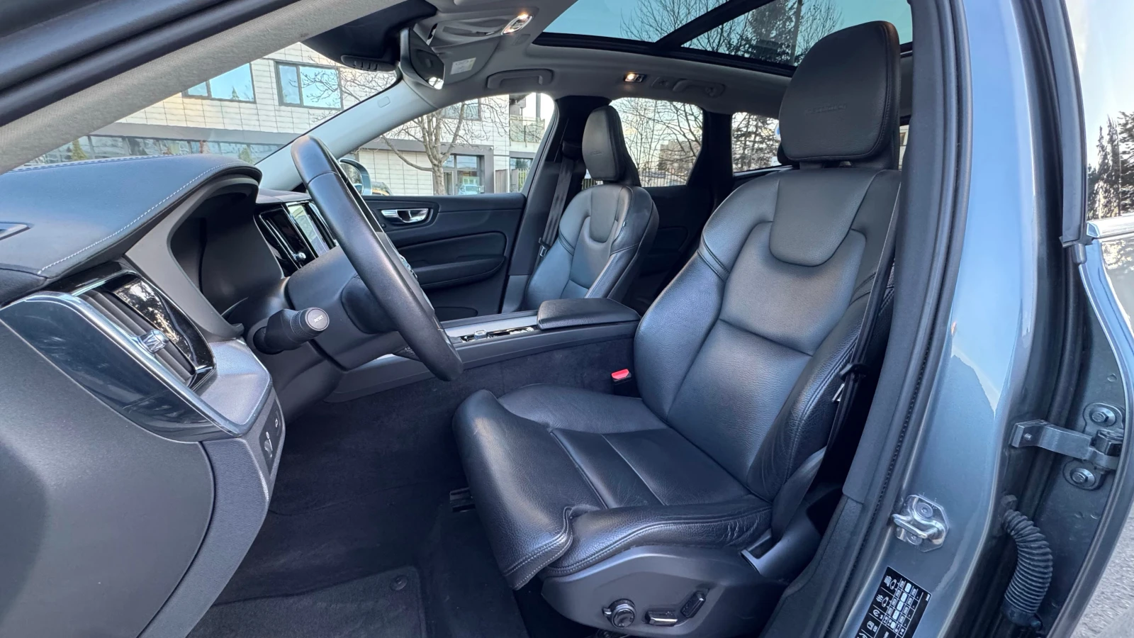 Volvo XC60 T4 2WD Inscription , снимка 11 - Автомобили и джипове - 53797504