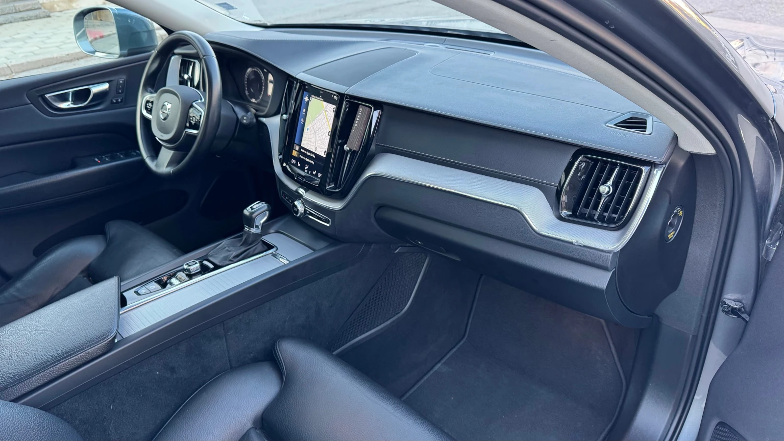 Volvo XC60 T4 2WD Inscription , снимка 13 - Автомобили и джипове - 53797504