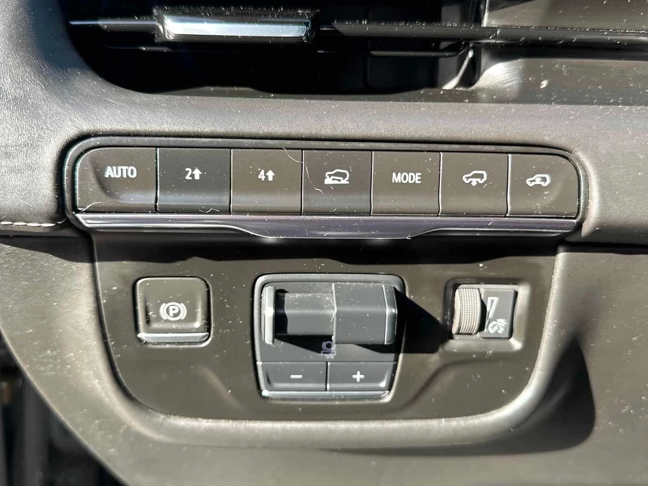 Cadillac Escalade ESV CARFAX, снимка 16 - Автомобили и джипове - 54760871
