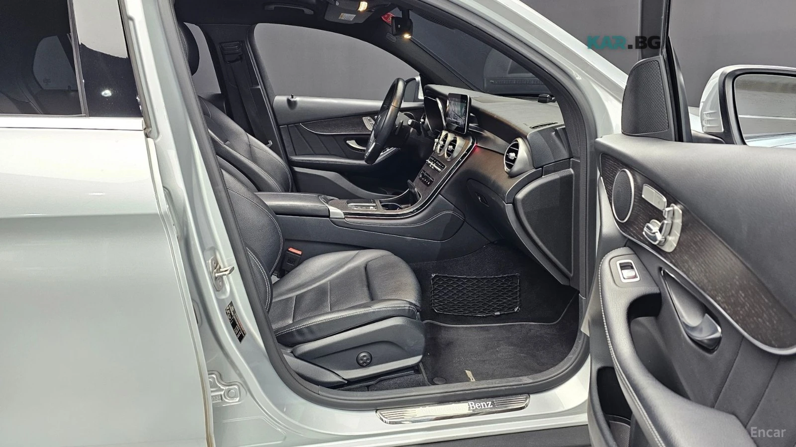 Mercedes-Benz GLC 300 DIGITAL* AMG* КАМЕРА* HEADUP* ПОДГРЕВ, снимка 11 - Автомобили и джипове - 54949999