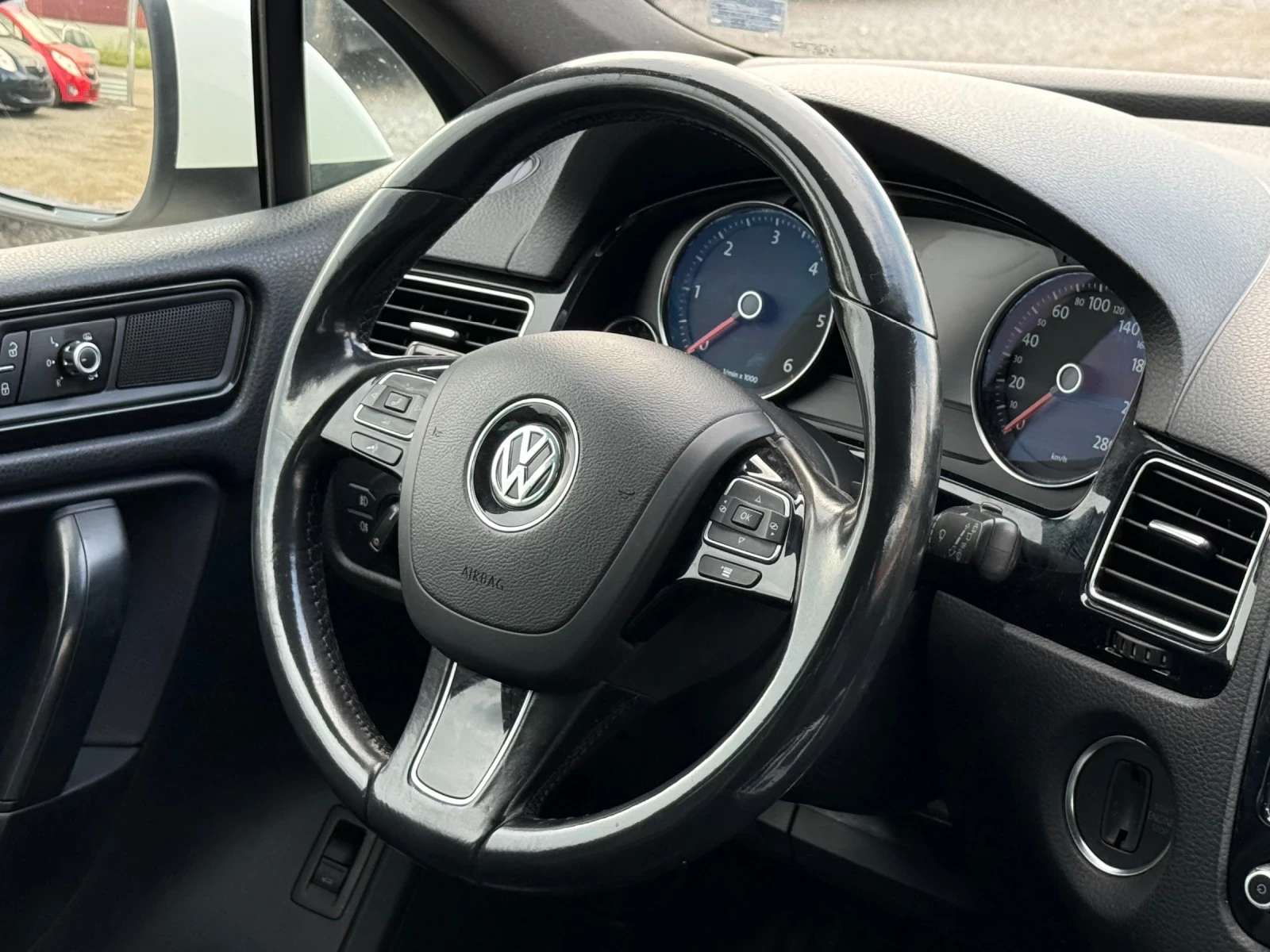 VW Touareg Led* Xenon* Navi, снимка 12 - Автомобили и джипове - 55151403