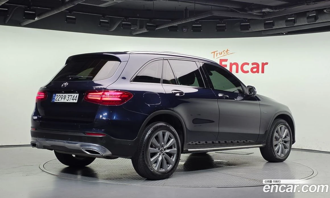 Mercedes-Benz GLC GLC350e 4MATIC Premium, снимка 2 - Автомобили и джипове - 56122829
