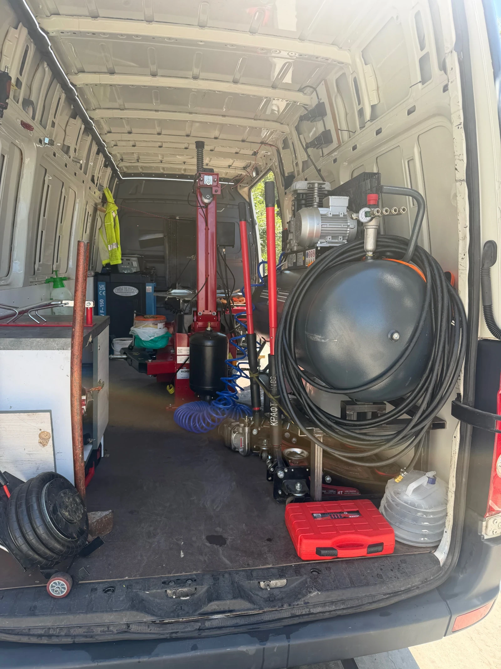 VW Crafter 2.5TDI, снимка 12 - Бусове и автобуси - 56103184