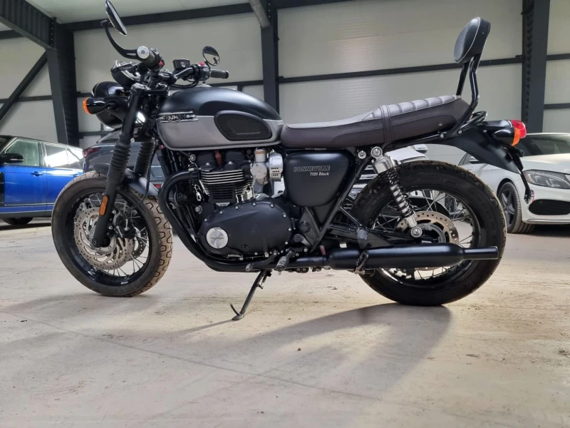 Triumph Bonneville T120 Black