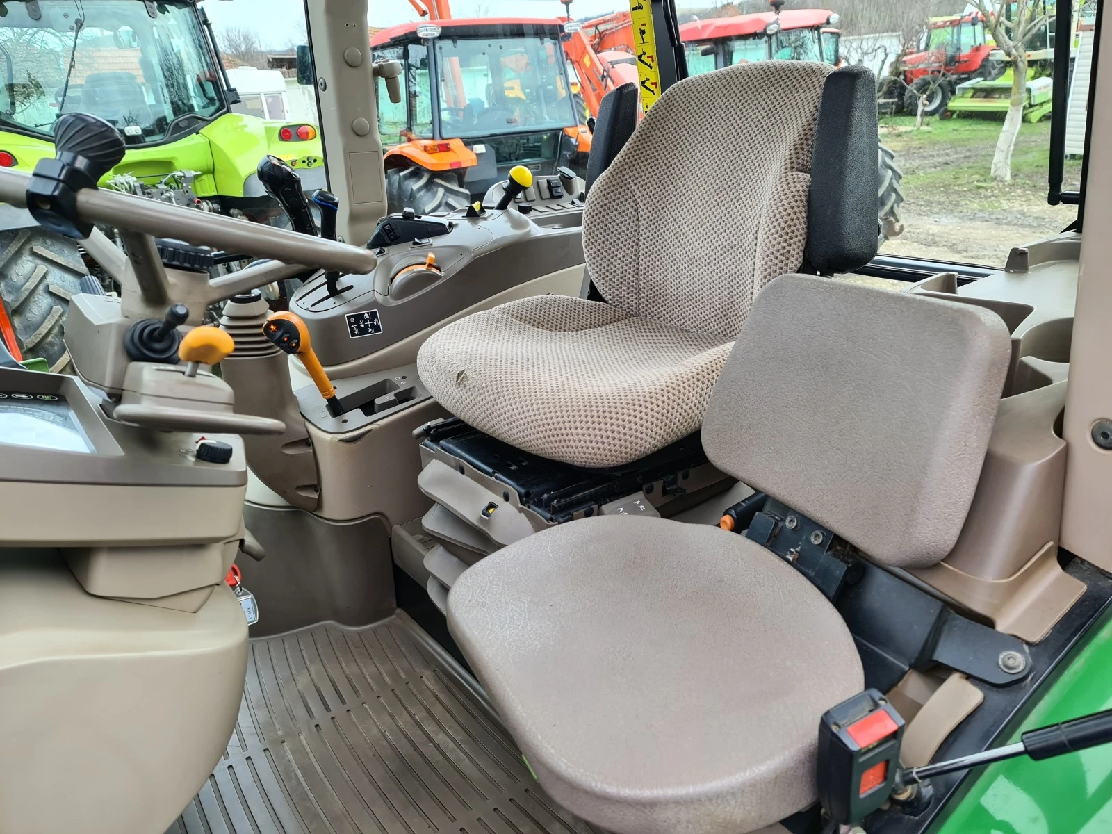 Трактор John Deere 6110 MC - изображение 7