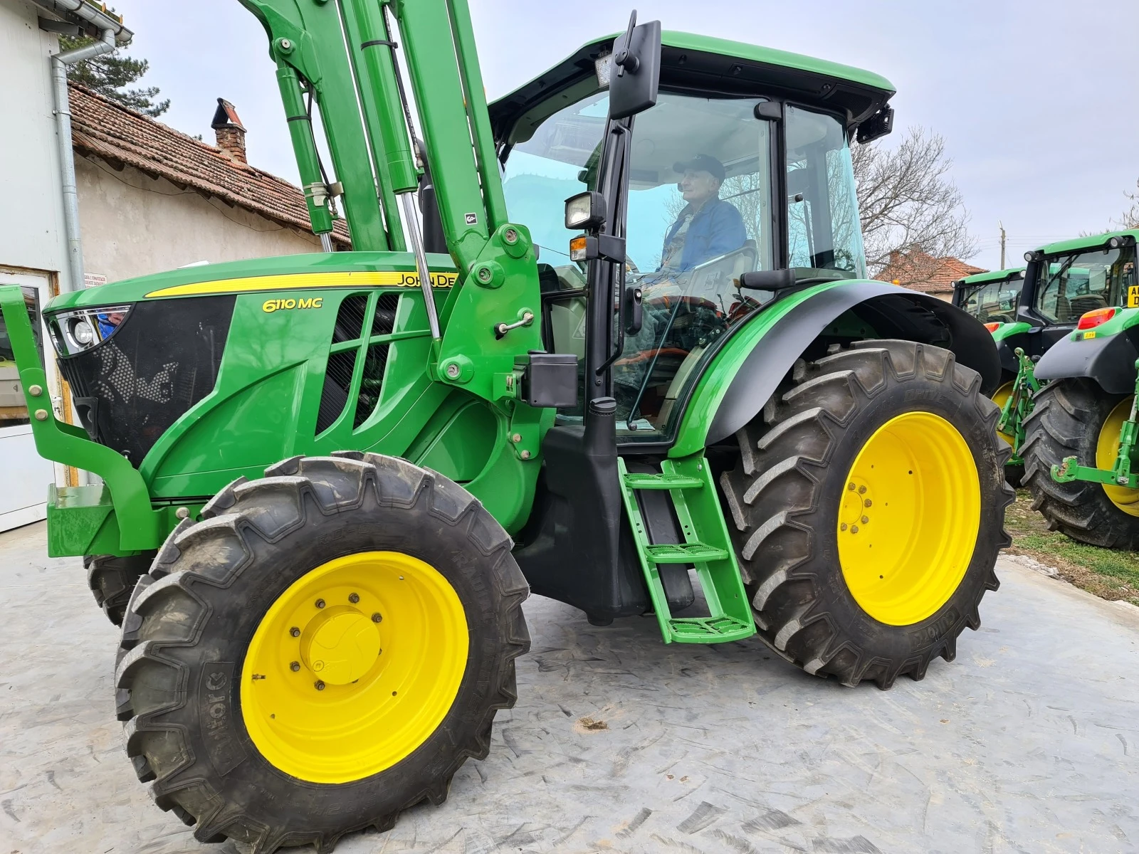 Трактор John Deere 6110 MC - изображение 5