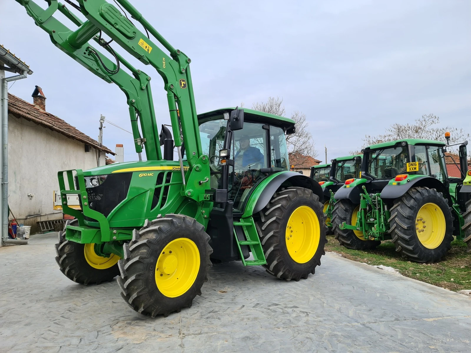 Трактор John Deere 6110 MC - изображение 4