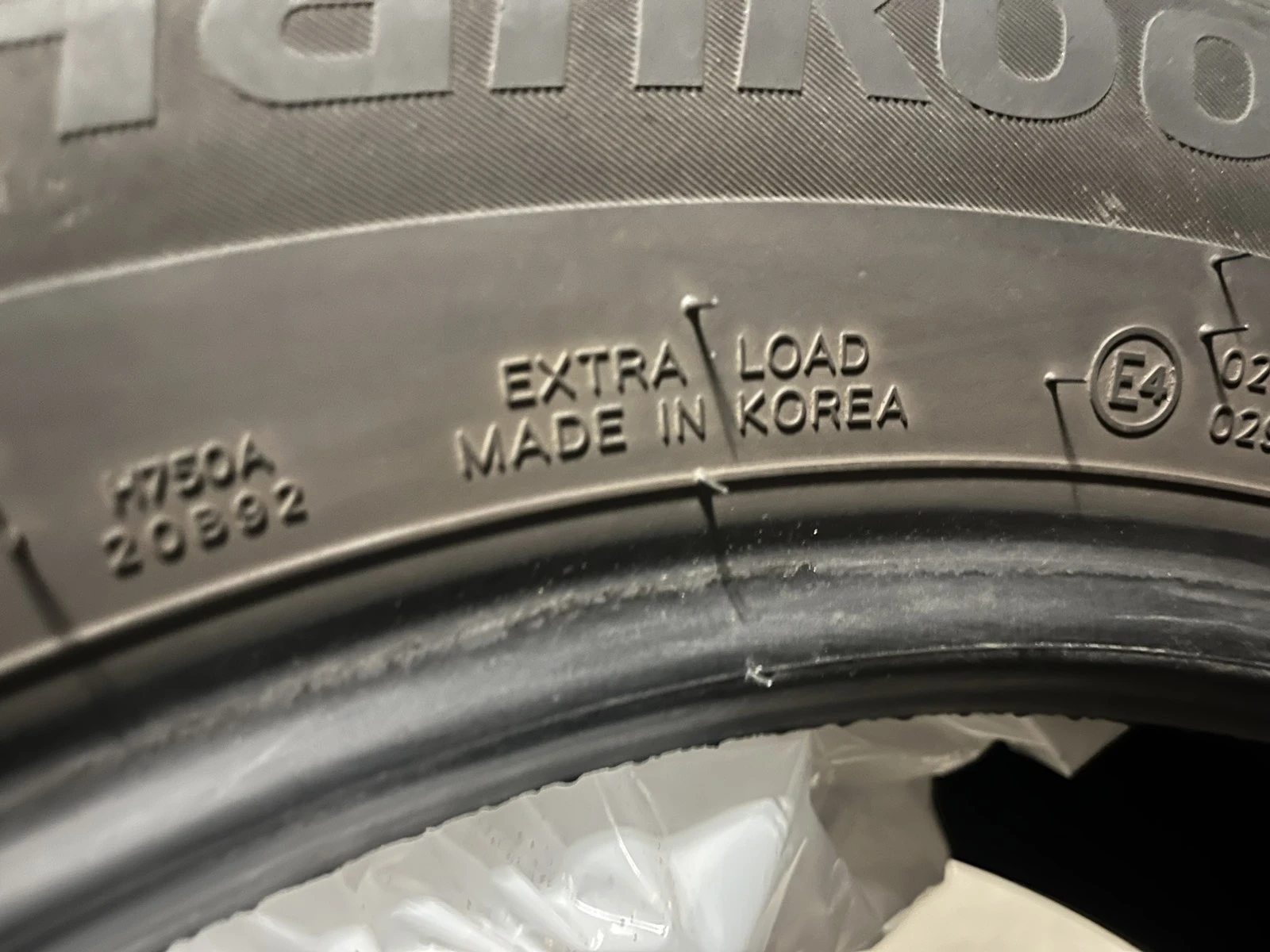 Гуми Всесезонни 215/65R17, снимка 13 - Гуми и джанти - 54583096