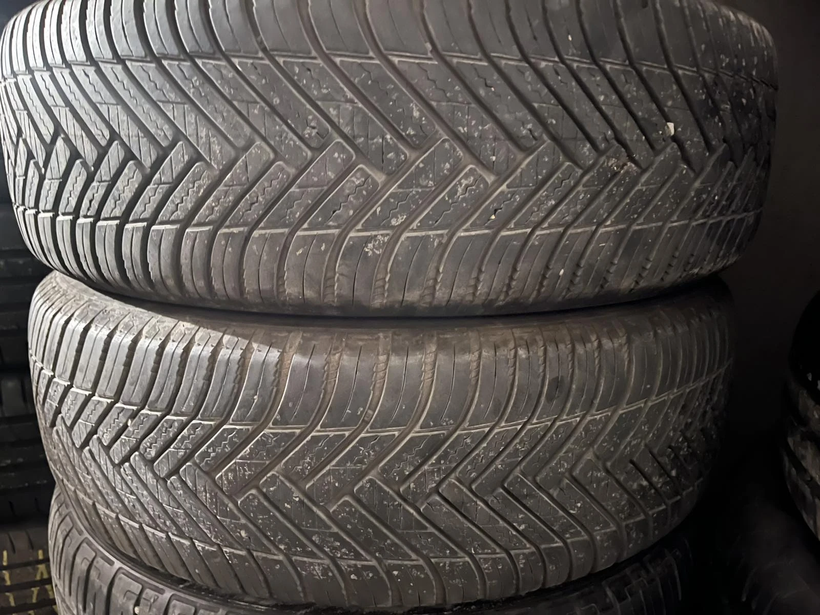 Гуми Всесезонни 215/65R17