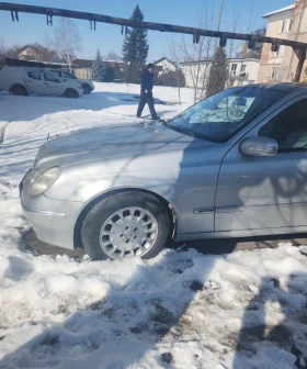 Mercedes-Benz E 320, снимка 2