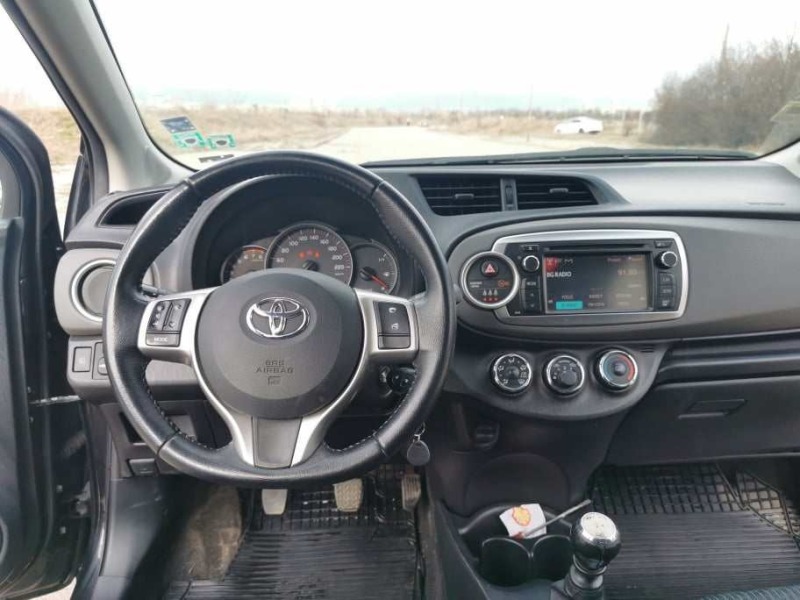 Toyota Yaris, снимка 11 - Автомобили и джипове - 44860295