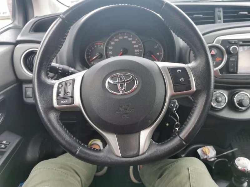 Toyota Yaris, снимка 10 - Автомобили и джипове - 44860295