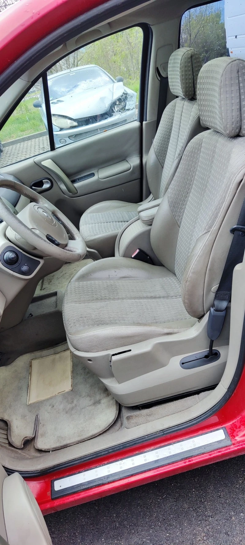 Renault Scenic 1.6, снимка 9 - Автомобили и джипове - 47224029