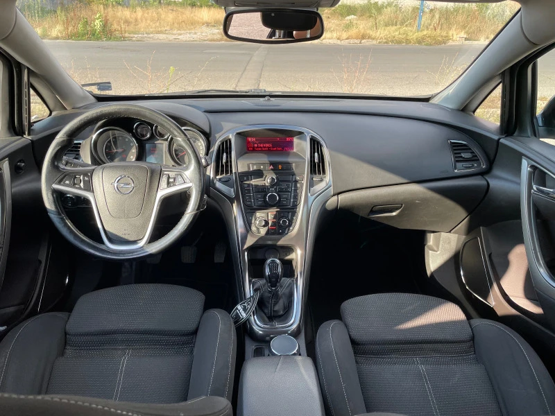 Opel Astra J 1.6T, снимка 9 - Автомобили и джипове - 47755891