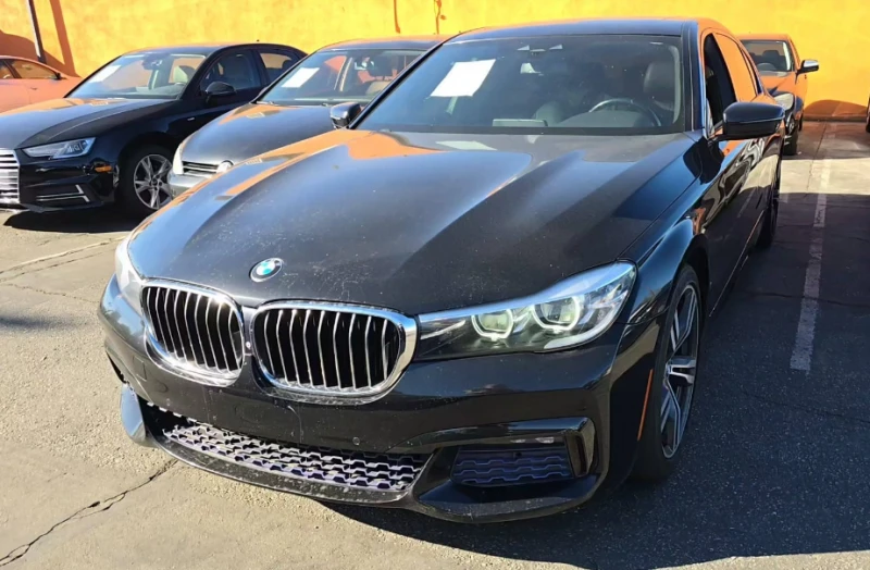 BMW 740 M-pack* distronik* 360* Harman* pano* shodowline* , снимка 1 - Автомобили и джипове - 48812196