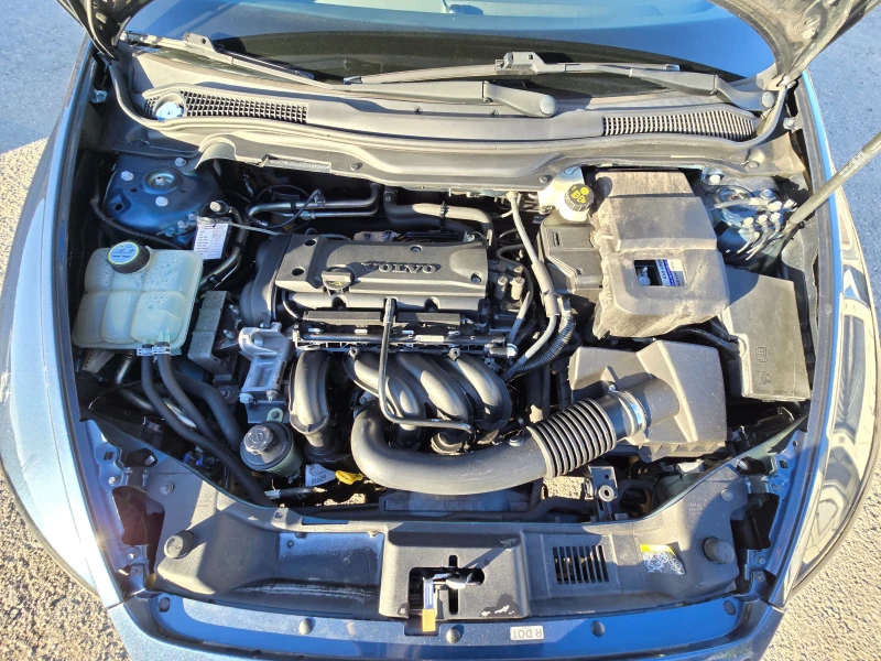 Volvo C30 1.6i УНИКАТ, снимка 9 - Автомобили и джипове - 51811410