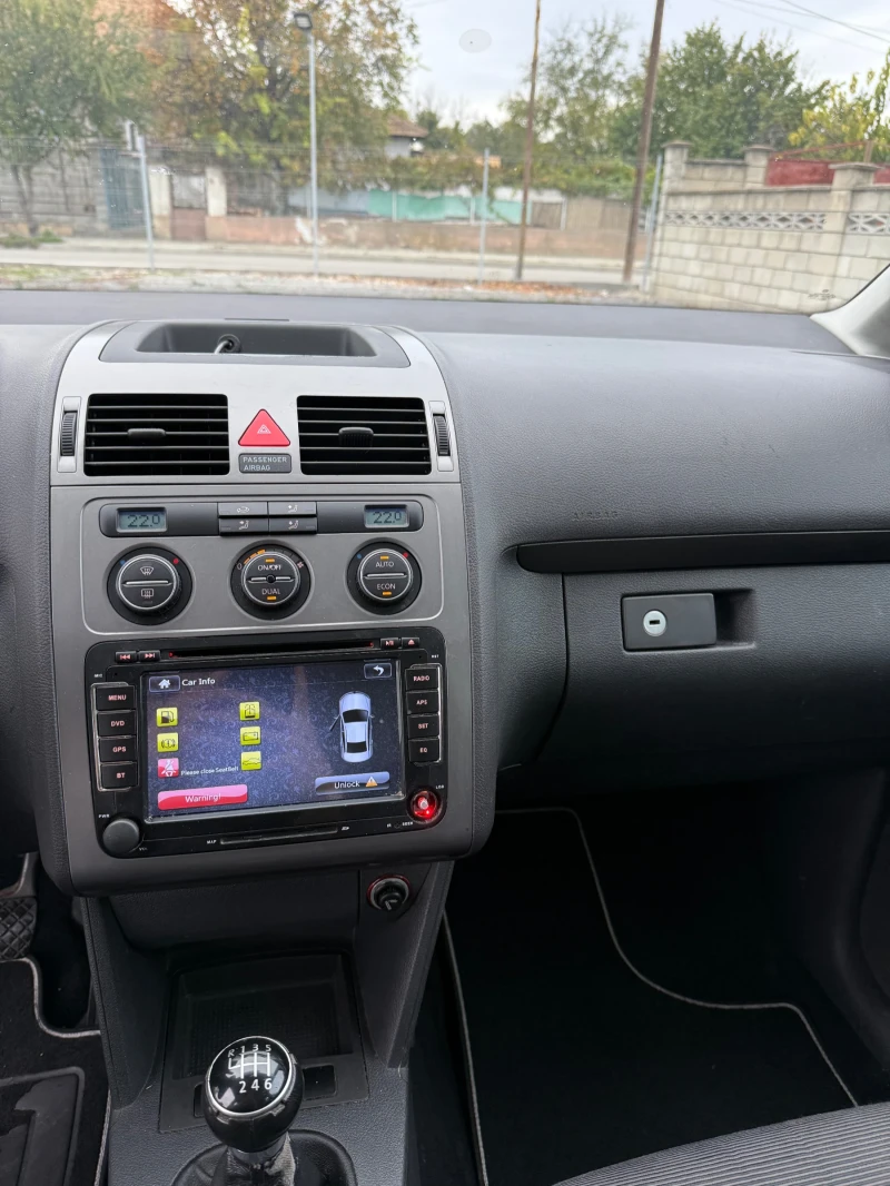 VW Touran 1.9 TDI, снимка 10 - Автомобили и джипове - 52188559
