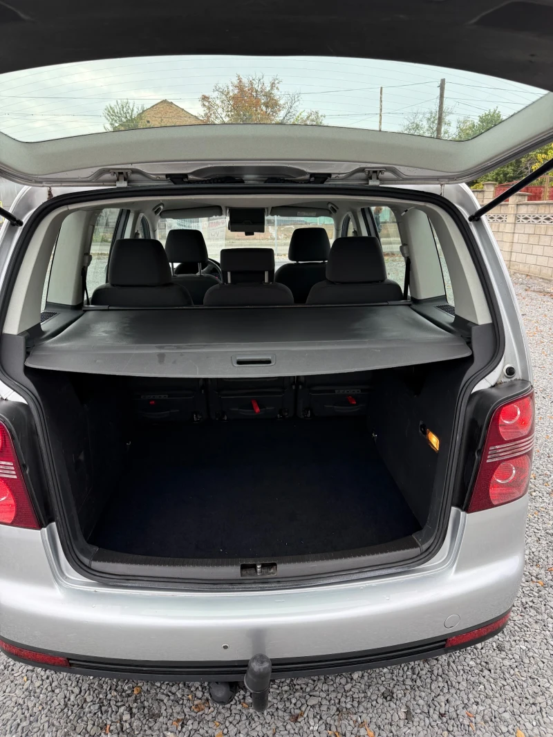 VW Touran 1.9 TDI, снимка 8 - Автомобили и джипове - 52188559