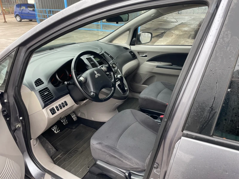 Mitsubishi Grandis 2.4 Бензин, снимка 9 - Автомобили и джипове - 53236900
