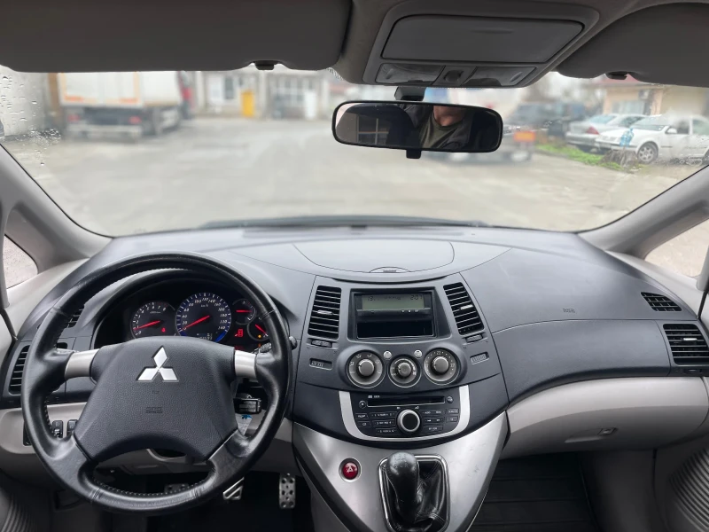 Mitsubishi Grandis 2.4 Бензин, снимка 13 - Автомобили и джипове - 53236900