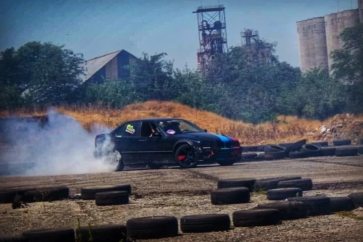 BMW 325 Drift Car, снимка 9 - Автомобили и джипове - 54319829