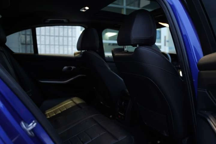 BMW 330 330i xDrive Sedan, снимка 16 - Автомобили и джипове - 54340689