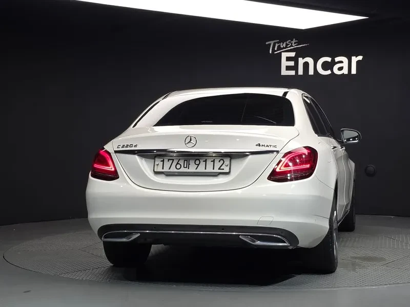 Mercedes-Benz C 220 W205  D 4Matic, снимка 4 - Автомобили и джипове - 56355845