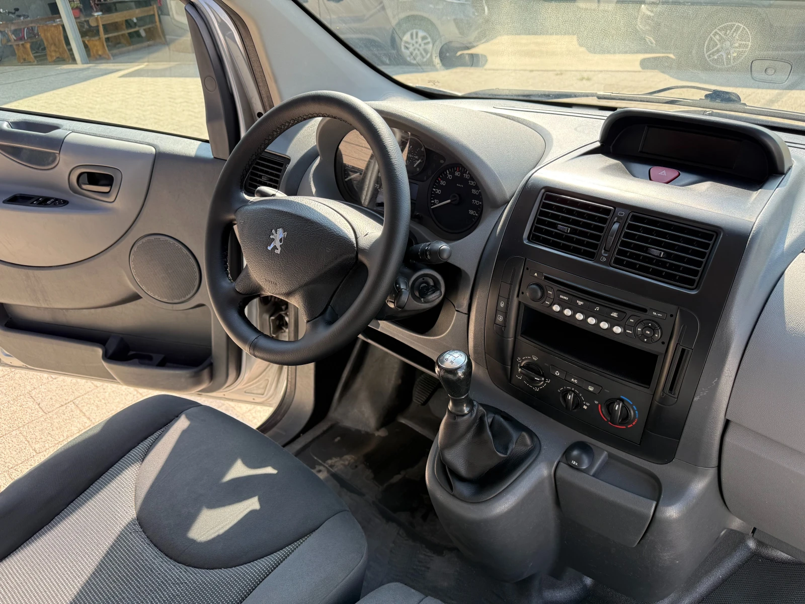 Peugeot Expert 1.6HDI Товаропътнически 6-местен Климатик  | Mobile.bg — изображение 11