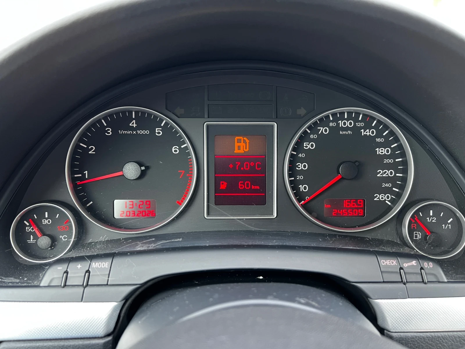 Audi A4 2.0 бензин 131к.с. - изображение 8