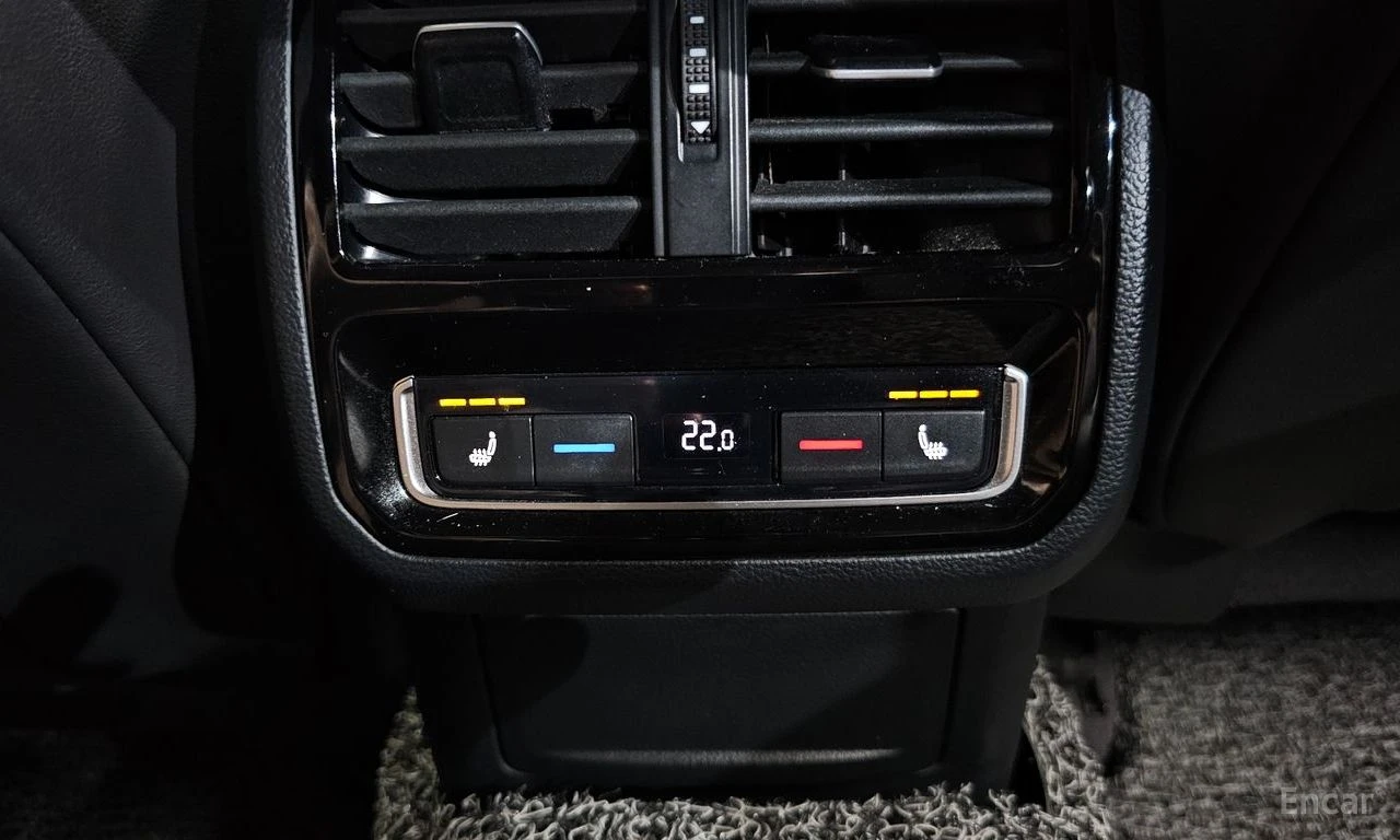 VW Arteon 2.0 TDI Prestige* DISTRONIC* МАСАЖ* ХЕДЪП* ПАНОРАМ, снимка 17 - Автомобили и джипове - 55224401