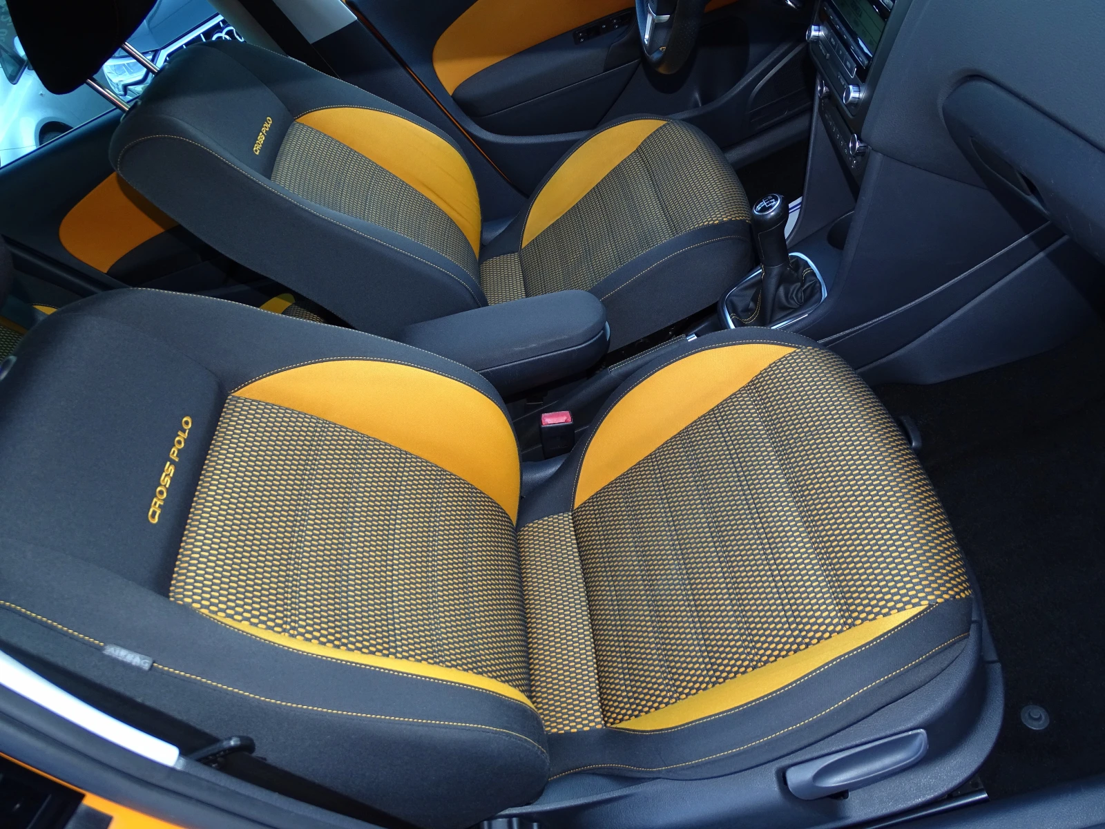 VW Polo CROSS 1.6TDI_105 Коня, снимка 12 - Автомобили и джипове - 56331116
