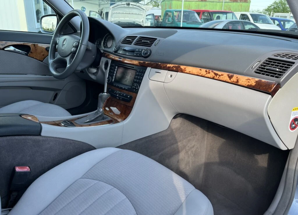 Mercedes-Benz E 320 4Matic EVO, снимка 9 - Автомобили и джипове - 56399575