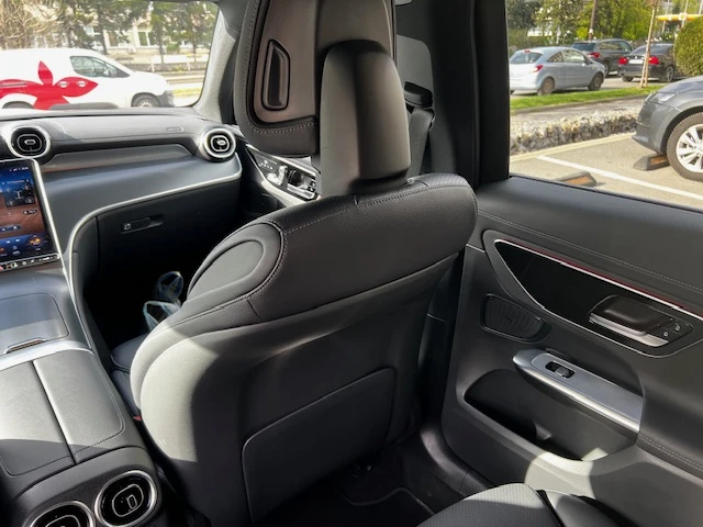 Mercedes-Benz GLC 300 2.0 4MATIC * AMG* LED* PANO* DISTR* MILD* KEYLESS*, снимка 12 - Автомобили и джипове - 54334423