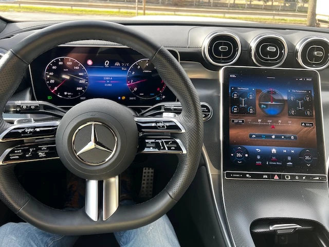 Mercedes-Benz GLC 300 2.0 4MATIC * AMG* LED* PANO* DISTR* MILD* KEYLESS*, снимка 10 - Автомобили и джипове - 54334423