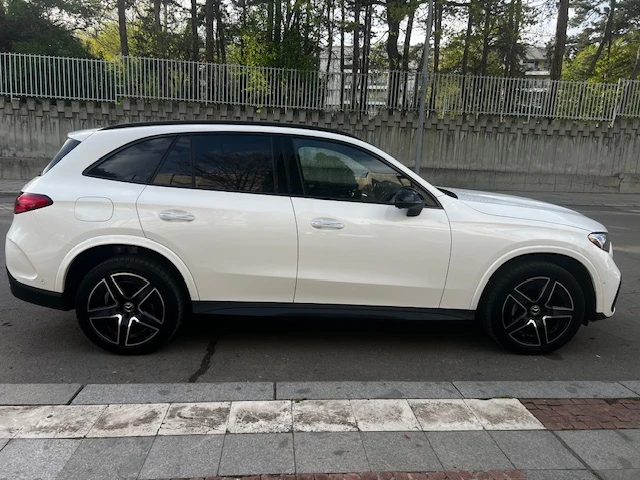 Mercedes-Benz GLC 300 2.0 4MATIC * AMG* LED* PANO* DISTR* MILD* KEYLESS*, снимка 4 - Автомобили и джипове - 54334423