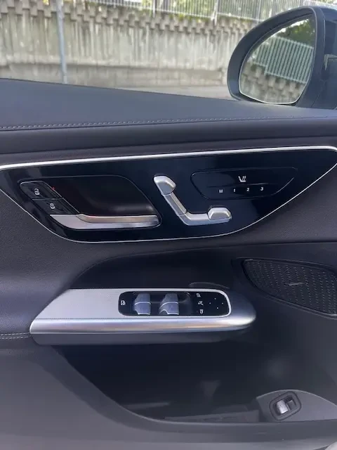 Mercedes-Benz GLC 300 2.0 4MATIC * AMG* LED* PANO* DISTR* MILD* KEYLESS*, снимка 17 - Автомобили и джипове - 54334423