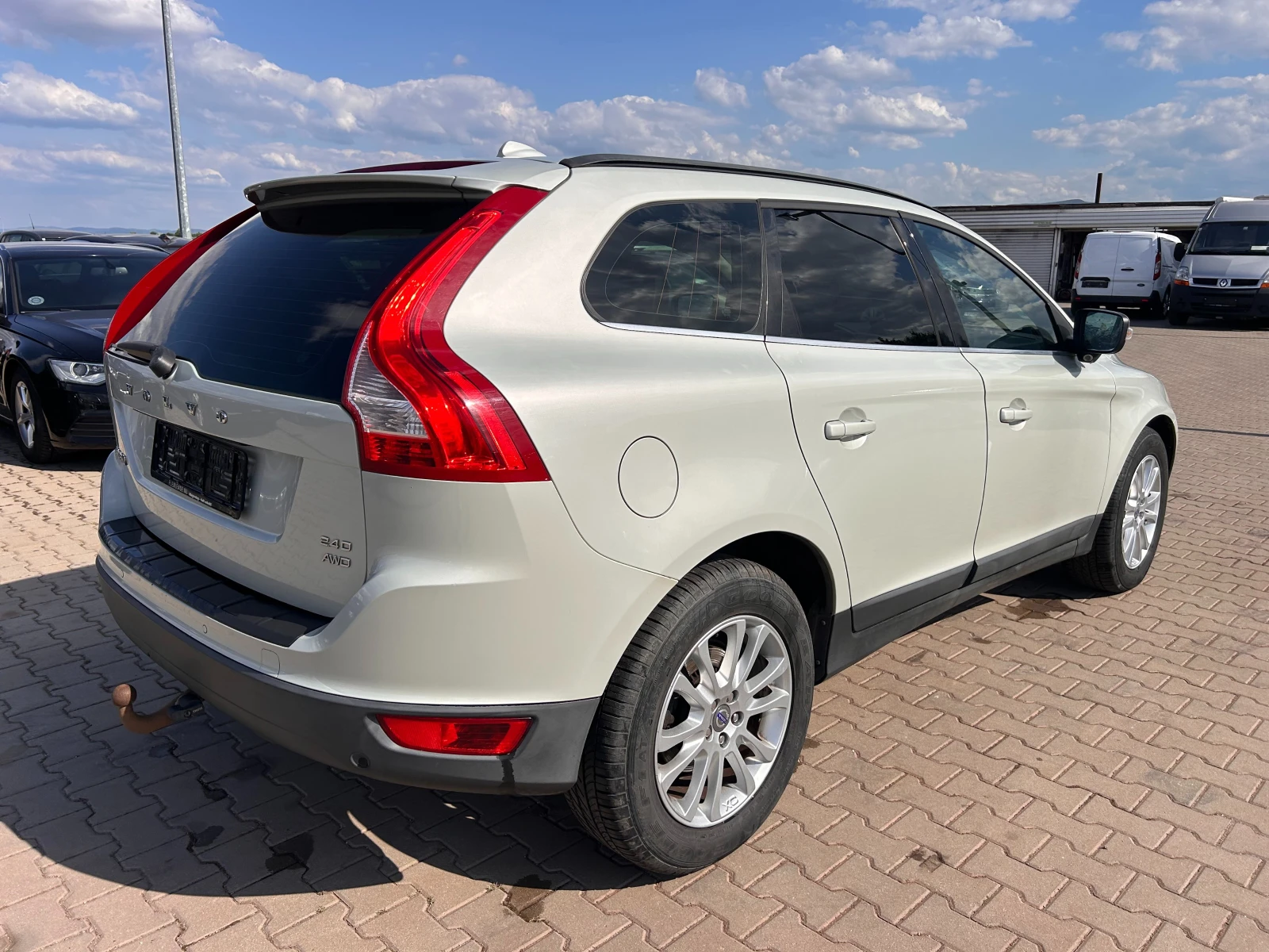 Volvo XC60 2.4D 4WD AVTOMAT/KOJA EURO 4 - изображение 6