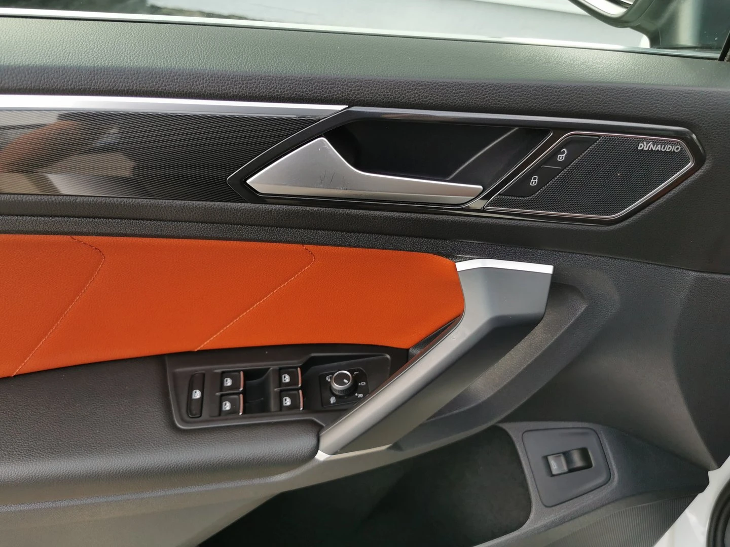 VW Tiguan Highline 2.0TDI 4MOTION BMT | Mobile.bg — изображение 13